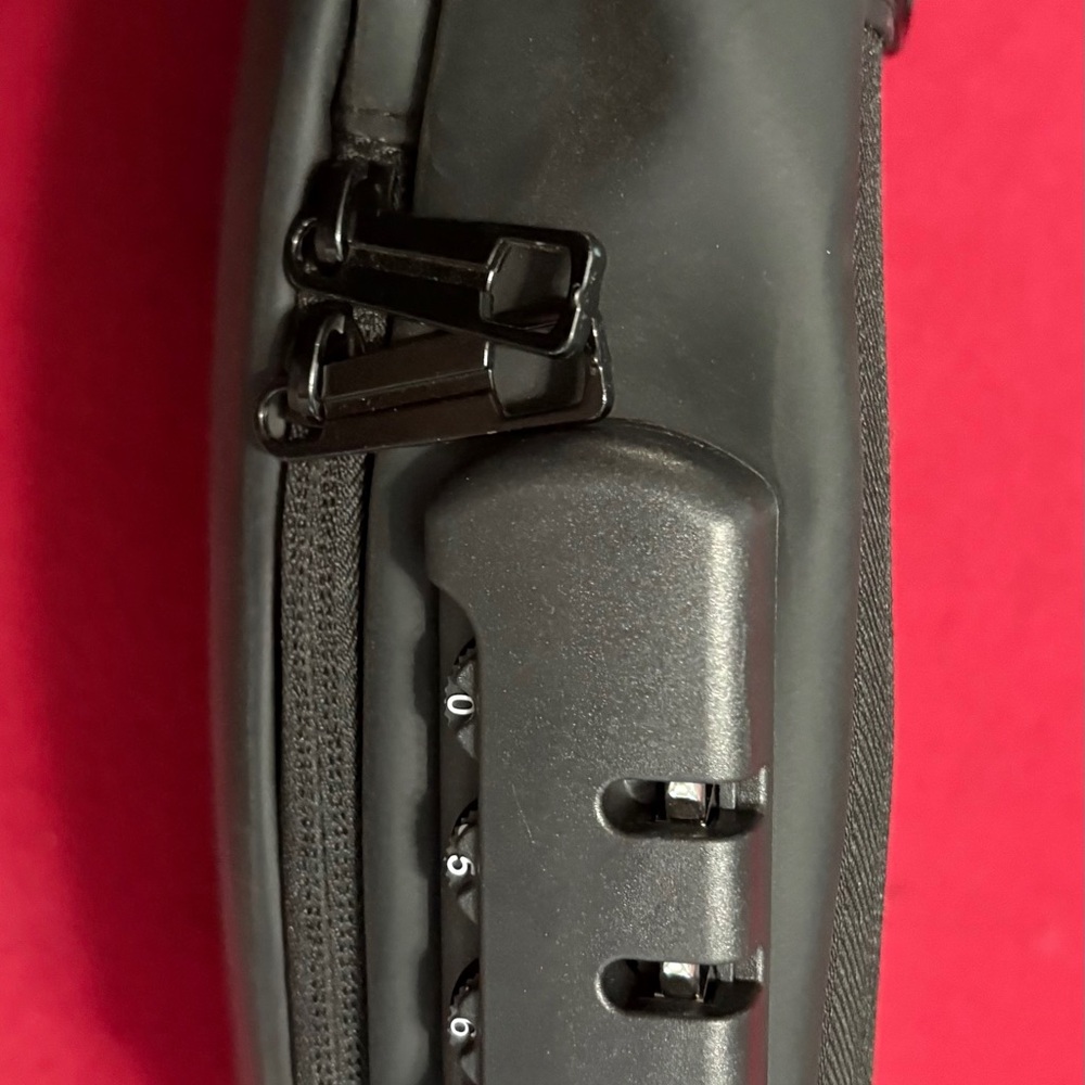 Black Women’s or men’s crossbody bags - Picture 2 of 3
